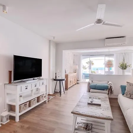Beautiful 2 Bedrooms Town House. Frontline Holiday home