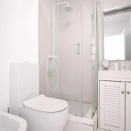 Beautiful 2 Bedrooms Town House. Frontline *